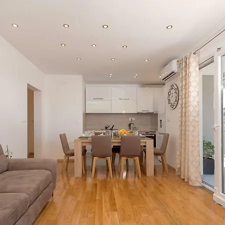 Apartment Ankica With Beautiful Sea View