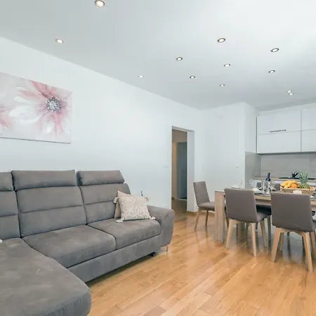 Ankica With Beautiful Sea View Apartment *