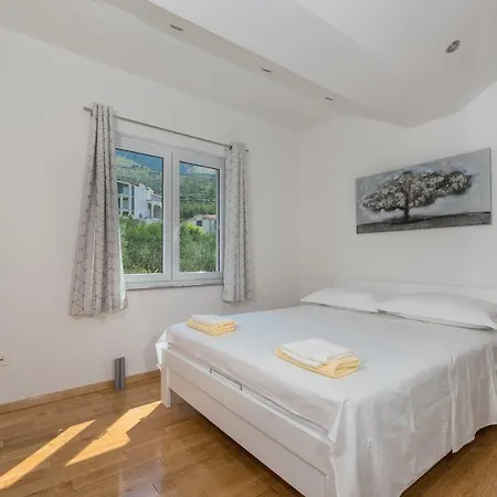 Ankica With Beautiful Sea View Apartment Podstrana
